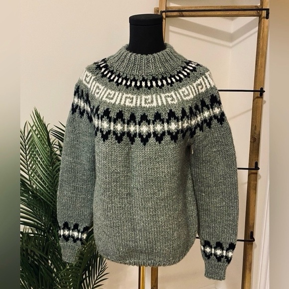 Sweaters - Grey, White & Black Nordic Pattern Fair Isle Sweater, Size Medium